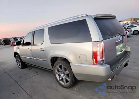 2011 Cadillac Escalade Esv Premium z USA, uszkodzony, nr VIN 1GYS4JEF4BR221853